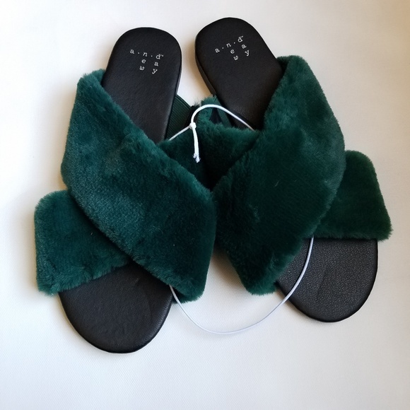 Emerald Crossband Faux Fur Slide Sandals-6/9 - Picture 2 of 3